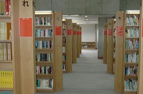 嘉手納町立図書館